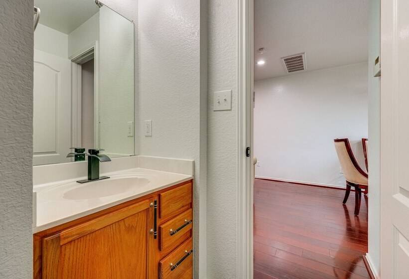 Charming Family Home W/ Yard   24 Mi To Austin!