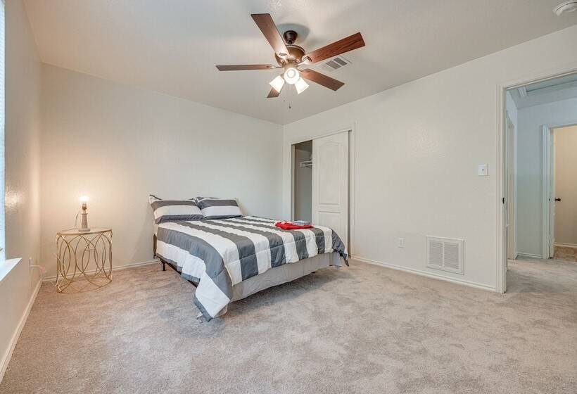 Charming Family Home W/ Yard   24 Mi To Austin!