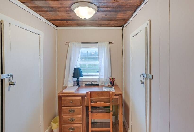 Charming Fayetteville Home W/ Deck & Grill!