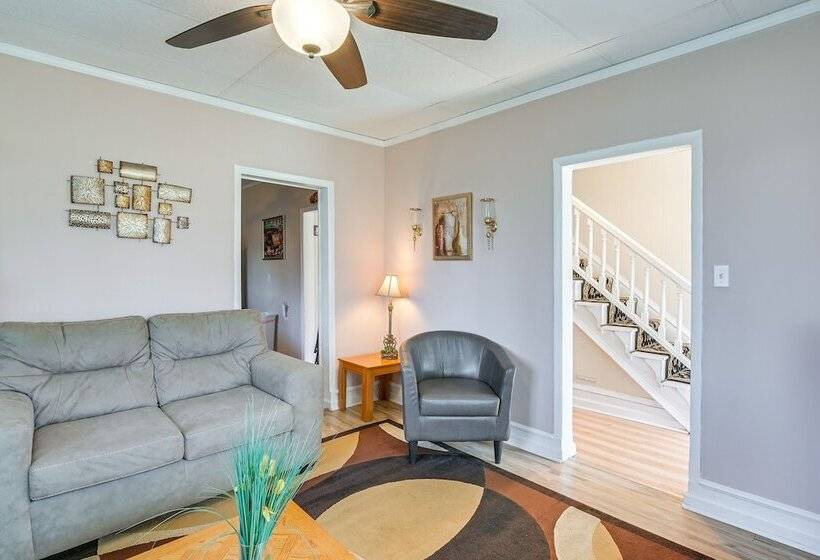 Charming Fayetteville Home W/ Deck & Grill!