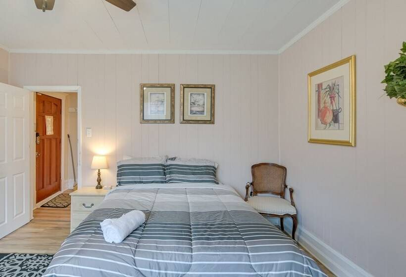 Charming Fayetteville Home W/ Deck & Grill!