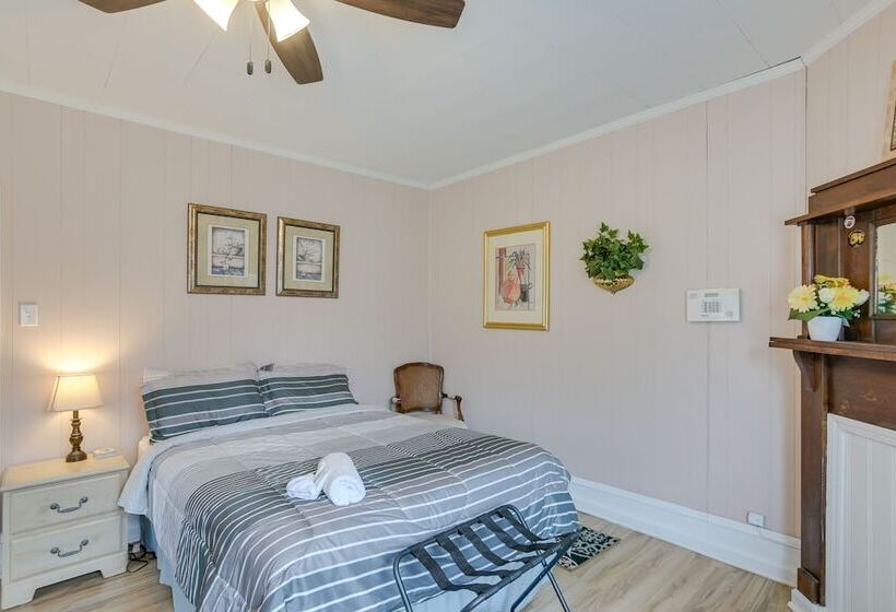 Charming Fayetteville Home W/ Deck & Grill!