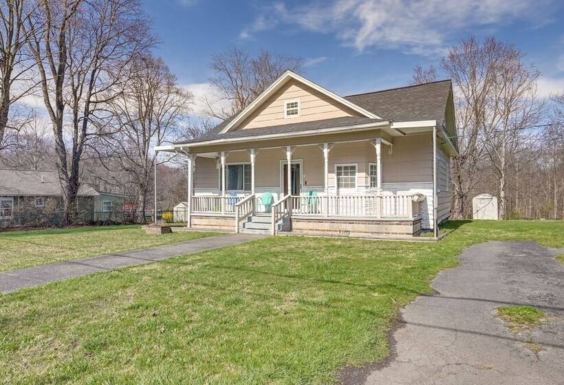 Charming Fayetteville Home W/ Deck & Grill!