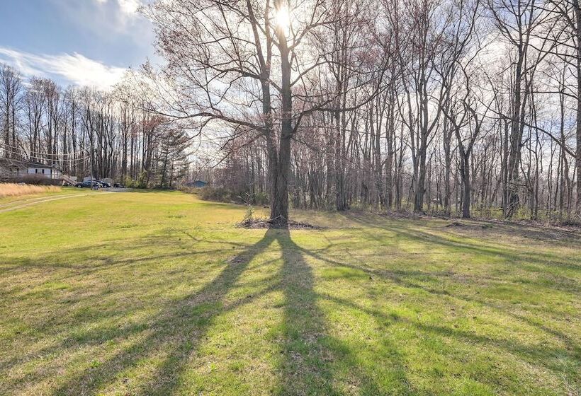 Charming Fayetteville Home W/ Deck & Grill!