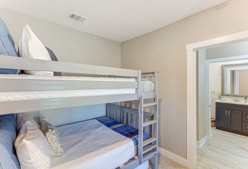 Charming Franklin Abode Near Sports Park & Fishing