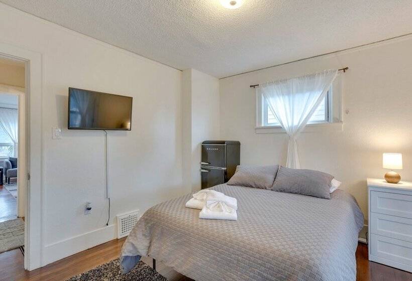 Charming Tacoma Vacation Rental: 2 Mi To Downtown!