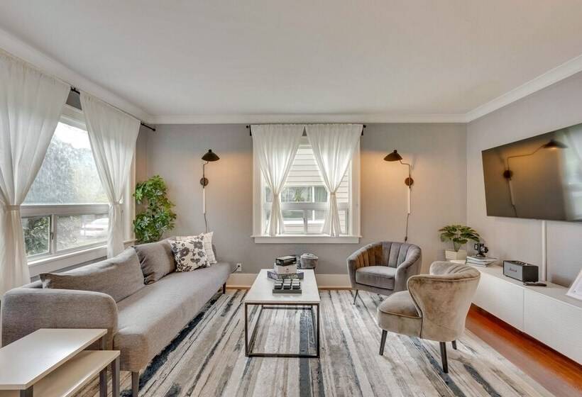 Charming Tacoma Vacation Rental: 2 Mi To Downtown!