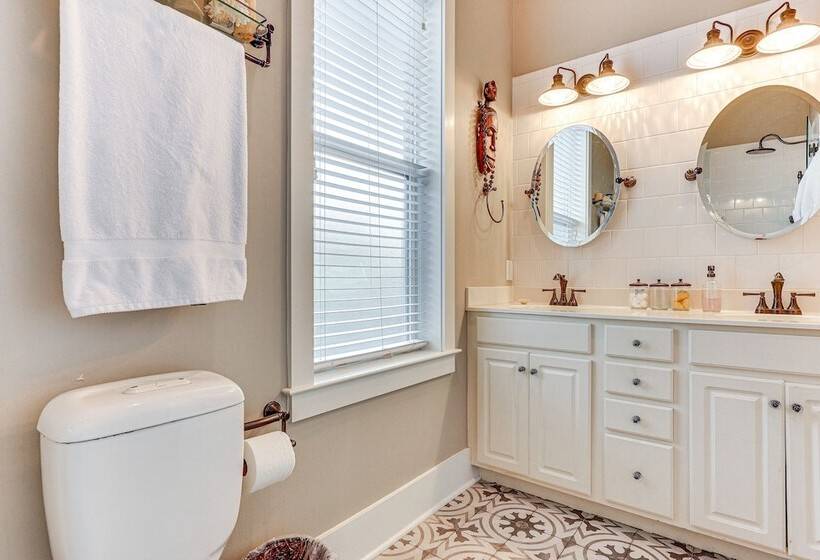 Charming Wilmington Cottage   Walk To Downtown!