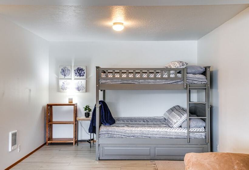 Coeur D Alene Lakefront Home: Private Dock & Beach