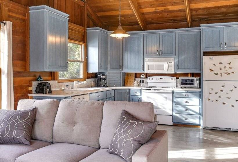 Coeur D Alene Lakefront Home: Private Dock & Beach