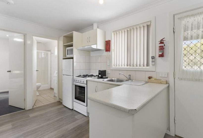 Costello Hotels   Moonta Bay Cabins