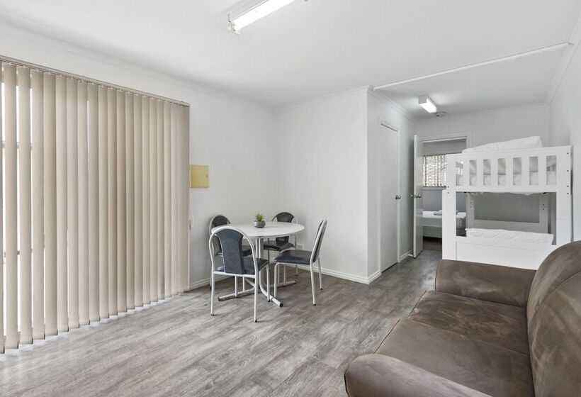 Costello Hotels   Moonta Bay Cabins