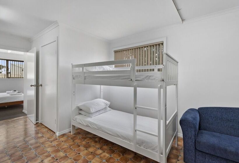 Costello Hotels   Moonta Bay Cabins