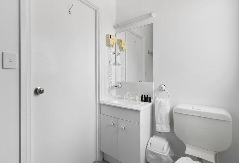 Costello Hotels   Moonta Bay Cabins