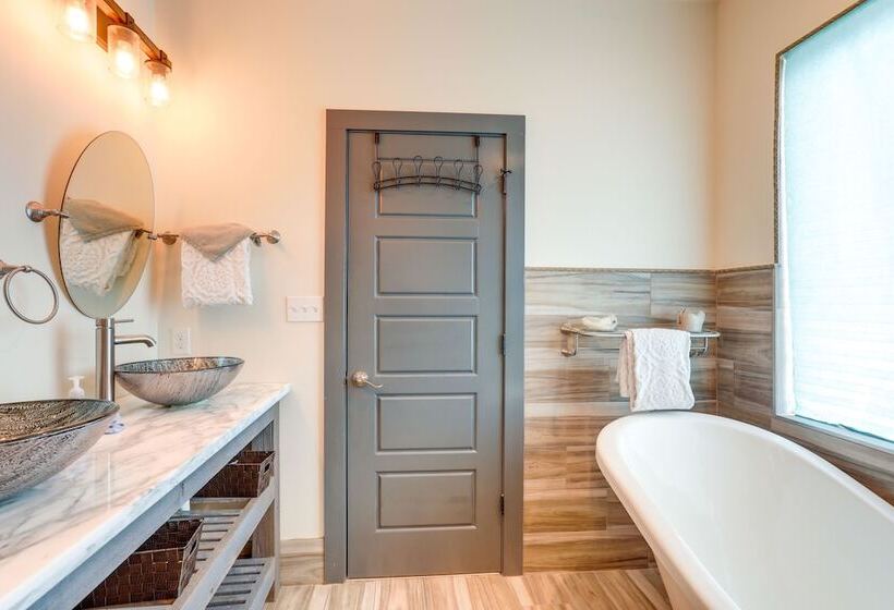 Cozy Arabi Home W/ Yard ~ 6 Mi To French Quarter!