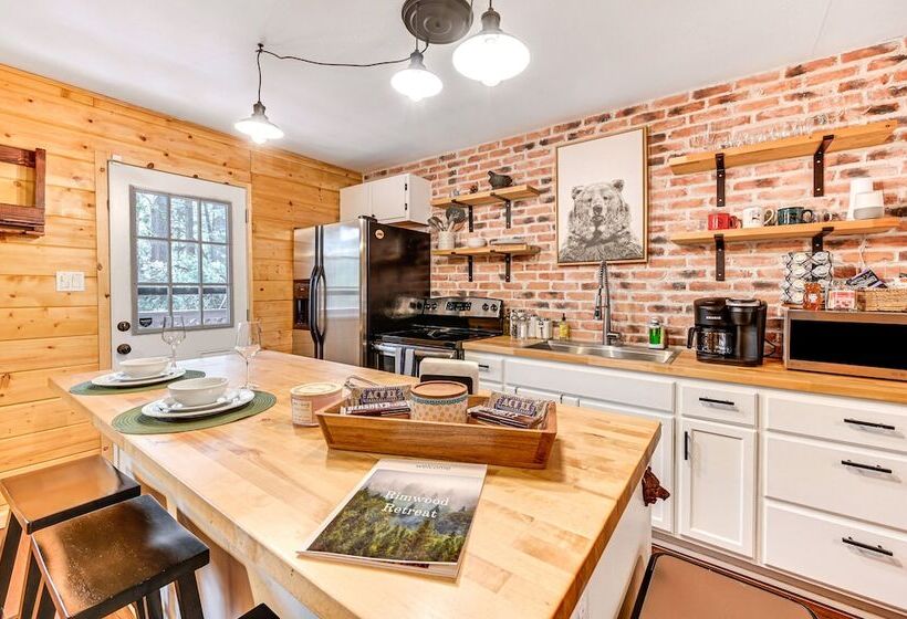 Forest Views & Fire Pit: Cozy Pine Cabin