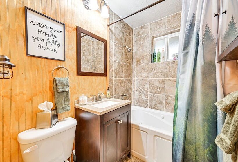 Forest Views & Fire Pit: Cozy Pine Cabin