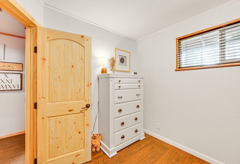 Forest Views & Fire Pit: Cozy Pine Cabin