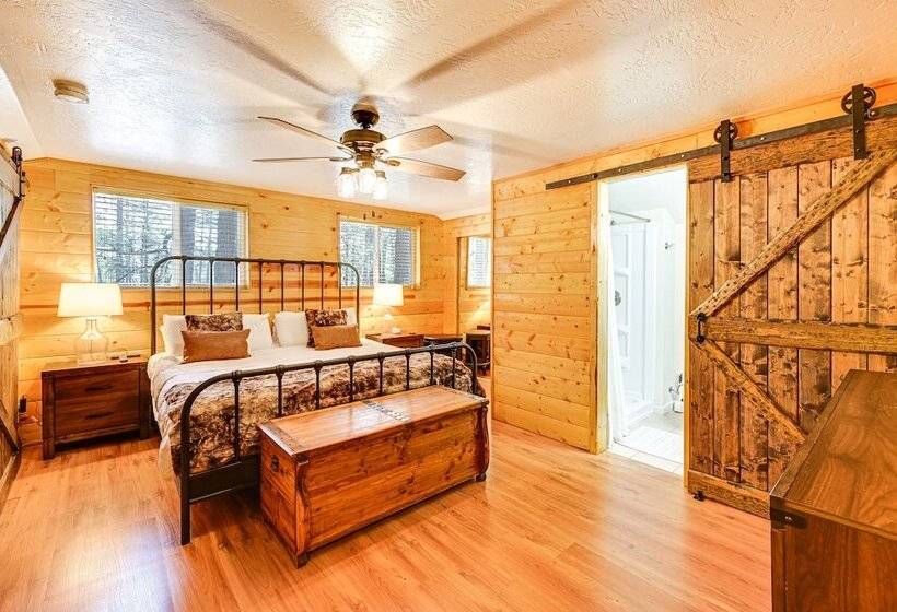 Forest Views & Fire Pit: Cozy Pine Cabin