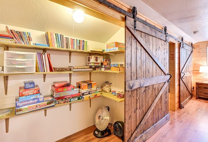 Forest Views & Fire Pit: Cozy Pine Cabin