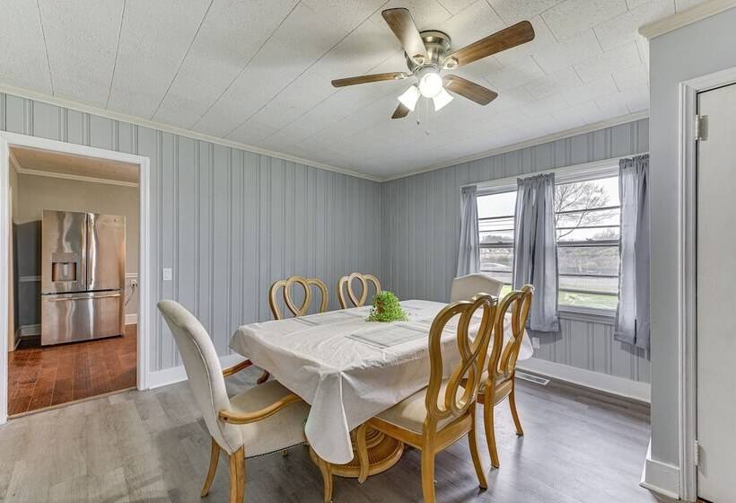 Cozy Charlotte Home W/ Fire Pit ~ 6 Mi To Uptown!