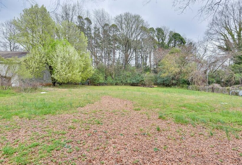 Cozy Charlotte Home W/ Fire Pit ~ 6 Mi To Uptown!