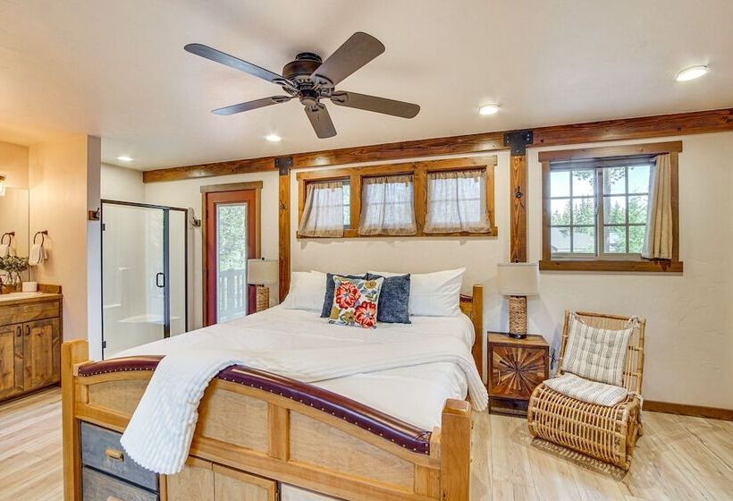 Cle Elum Cabin W/ Hot Tub, Fire Pit & Deck!