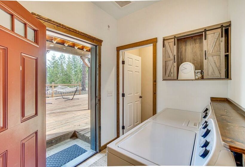 Cle Elum Cabin W/ Hot Tub, Fire Pit & Deck!