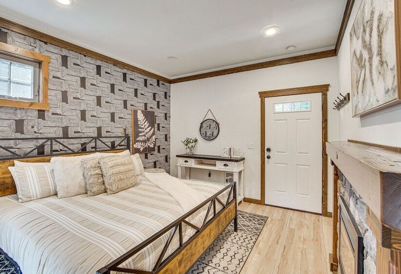 Cle Elum Cabin W/ Hot Tub, Fire Pit & Deck!