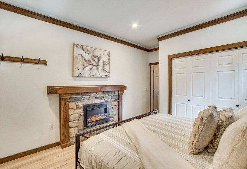 Cle Elum Cabin W/ Hot Tub, Fire Pit & Deck!