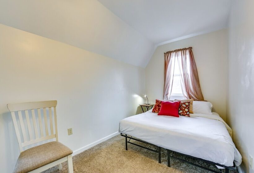 Cozy East Pittsburgh Home   7 Mi To Frick Park!