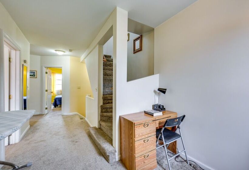 Cozy East Pittsburgh Home   7 Mi To Frick Park!