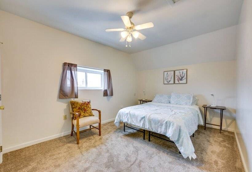 Cozy East Pittsburgh Home   7 Mi To Frick Park!