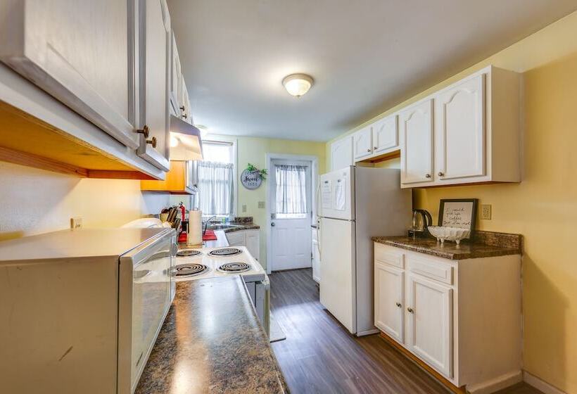 Cozy East Pittsburgh Home   7 Mi To Frick Park!