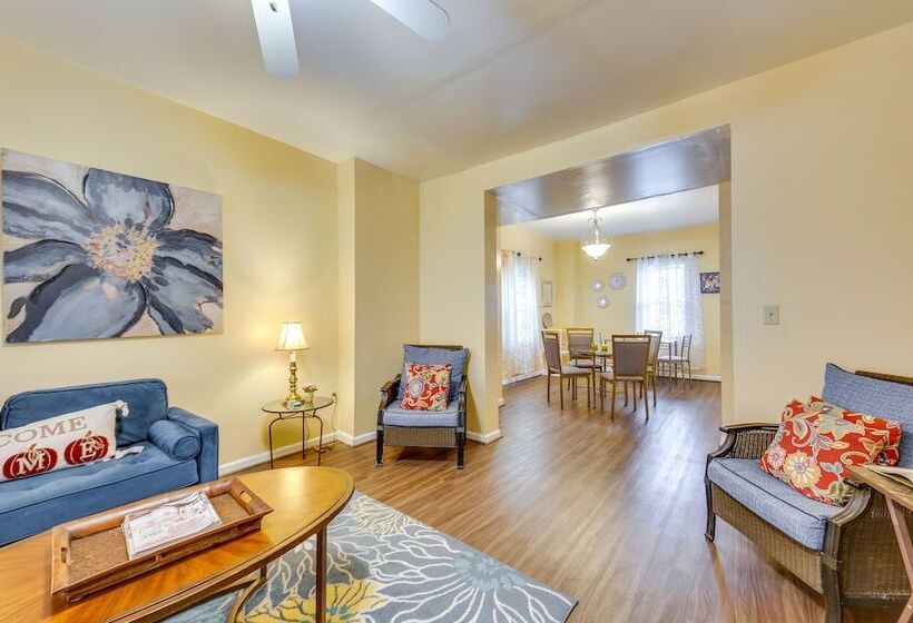 Cozy East Pittsburgh Home   7 Mi To Frick Park!