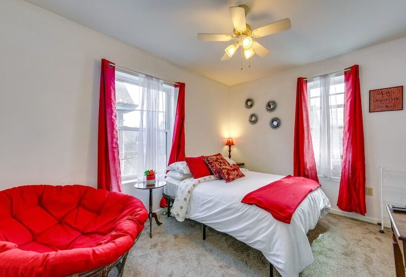 Cozy East Pittsburgh Home   7 Mi To Frick Park!