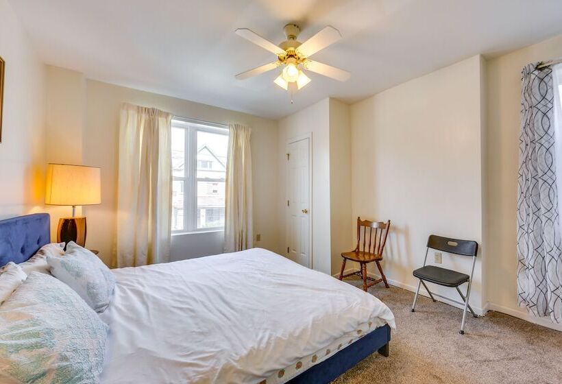 Cozy East Pittsburgh Home   7 Mi To Frick Park!