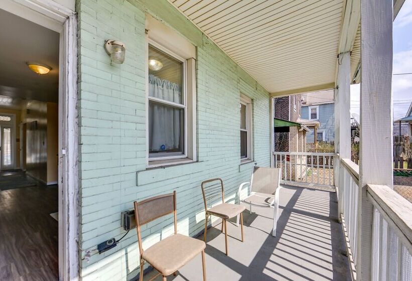 Cozy East Pittsburgh Home   7 Mi To Frick Park!