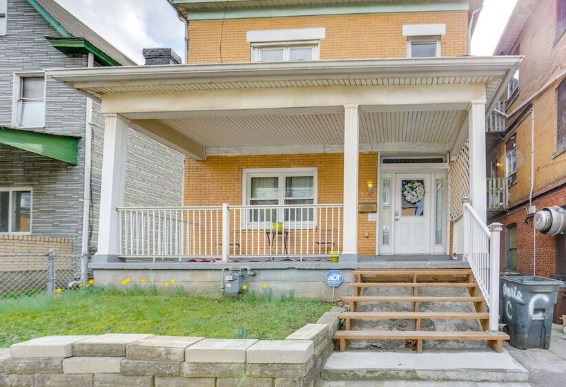 Cozy East Pittsburgh Home   7 Mi To Frick Park!