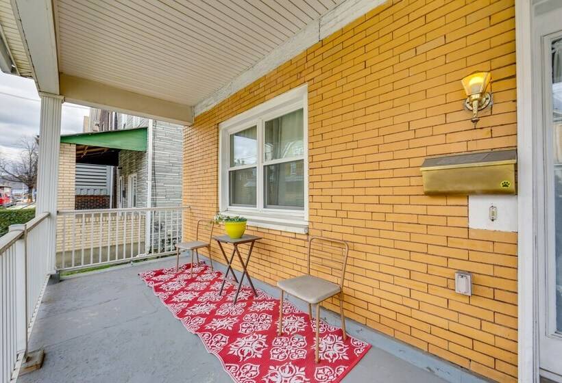Cozy East Pittsburgh Home   7 Mi To Frick Park!