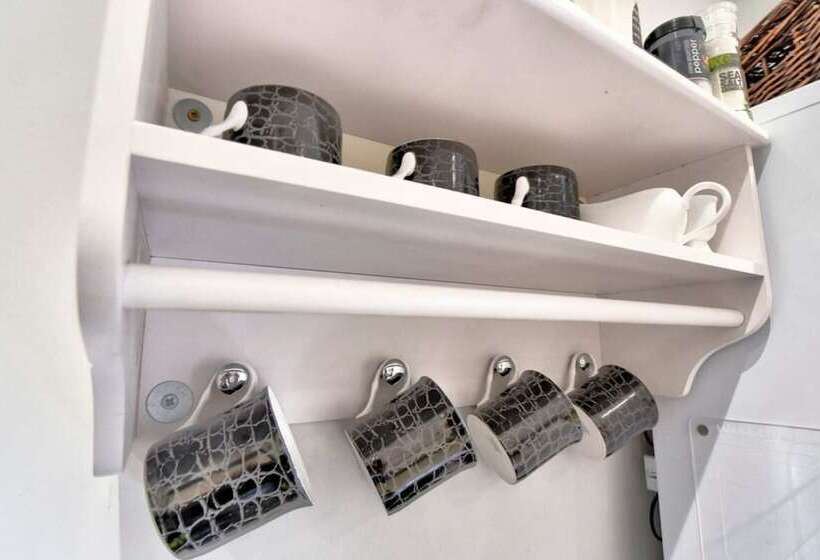 Cozy Guest Lodge With A Large Secluded Garden