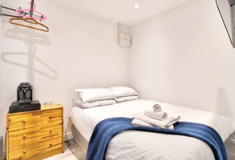 Cozy Guest Lodge With A Large Secluded Garden