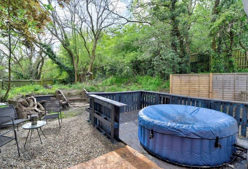 Cozy Guest Lodge With A Large Secluded Garden