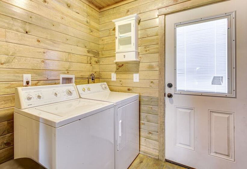 Cozy Mississippi Cabin W/ Covered Porch & Grill!