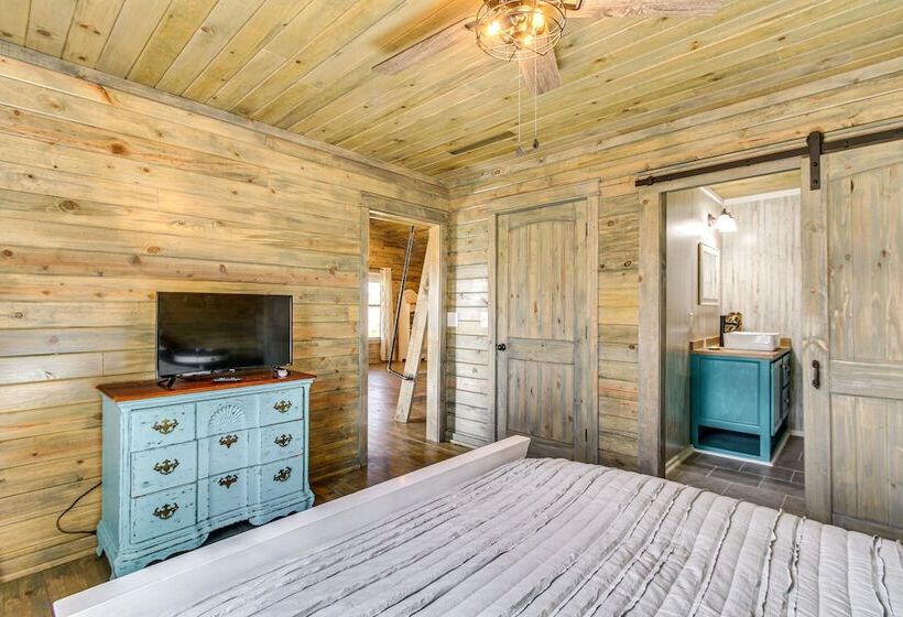 Cozy Mississippi Cabin W/ Covered Porch & Grill!