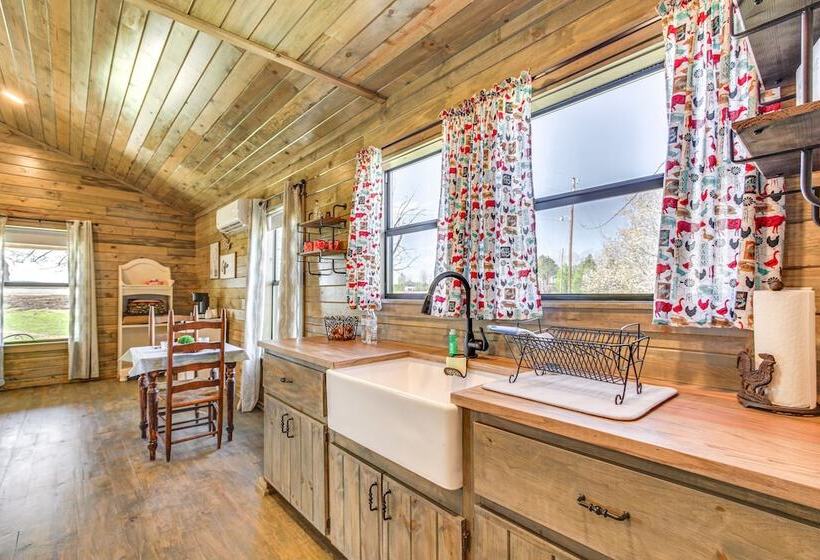 Cozy Mississippi Cabin W/ Covered Porch & Grill!