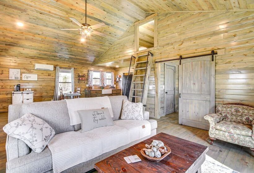 Cozy Mississippi Cabin W/ Covered Porch & Grill!