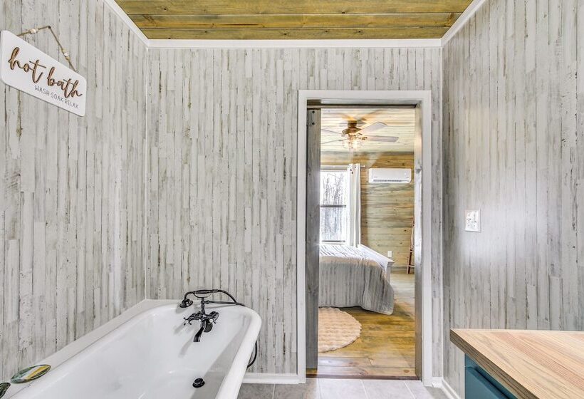 Cozy Mississippi Cabin W/ Covered Porch & Grill!