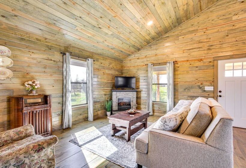 Cozy Mississippi Cabin W/ Covered Porch & Grill!