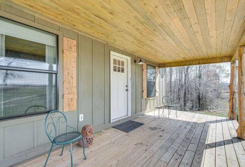 Cozy Mississippi Cabin W/ Covered Porch & Grill!